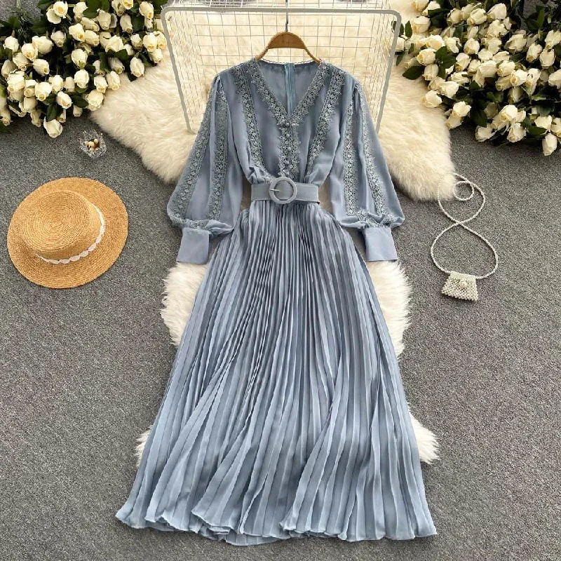 Gold - toned sexy dresses for a glamorous eventMeredith Statement Dress