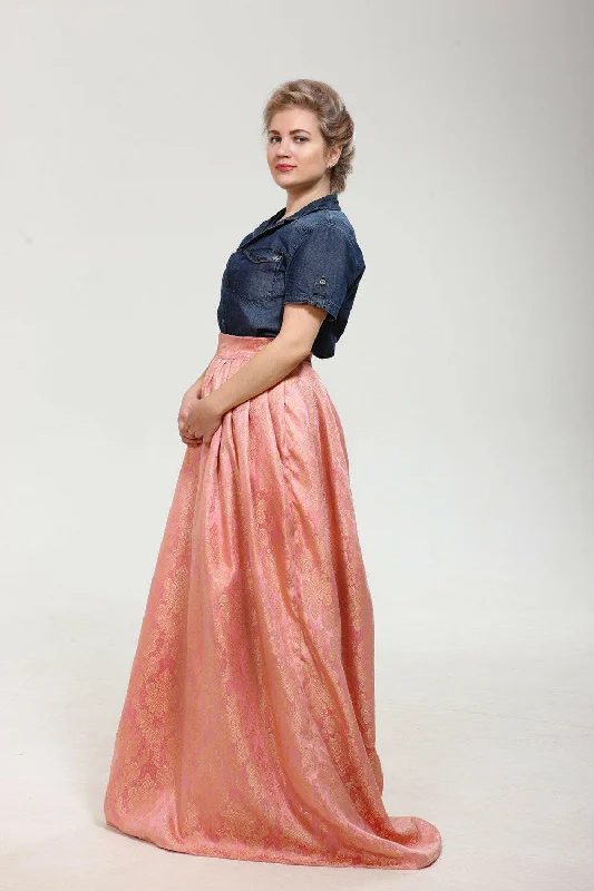 Neoprene corsets for a stretchy and form - fitting styleJust Breathtaking! Exclusive full shaped maxi skirt from thin exclusive floral pink brocade with gold. Skirt with trail.