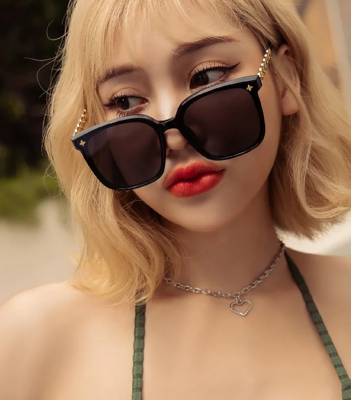 Bra with a gel - filled cup for extra comfort and support​ Metal Chain Shaped Square Frame Sunglasses Black