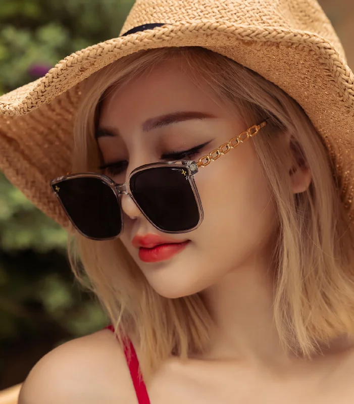 Bra with a moisture - wicking memory foam cup for sweaty conditions​ Metal Chain Shaped Square Frame Sunglasses Transparent